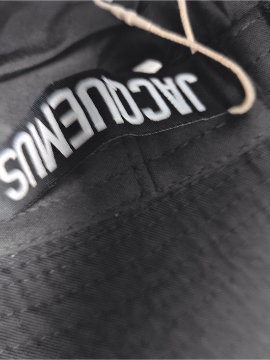 ?Jacquemus Black Bucket Hat with White Logo Tag main image 7